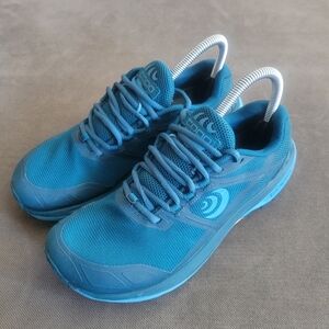 Topo Athletic Terraventure 4 Womens Size 7 Trail Running Shoes Blue